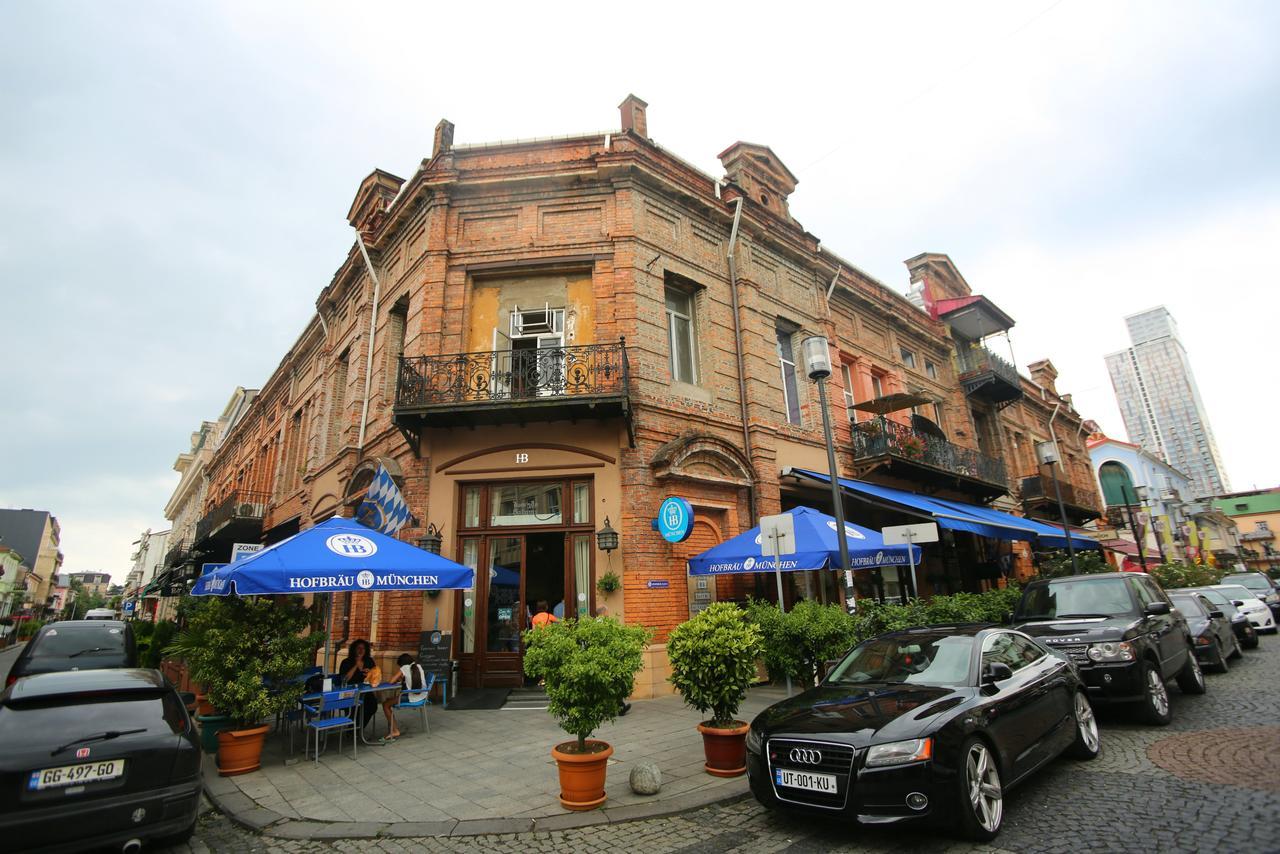 Lilus Hostel Batumi Ngoại thất bức ảnh
