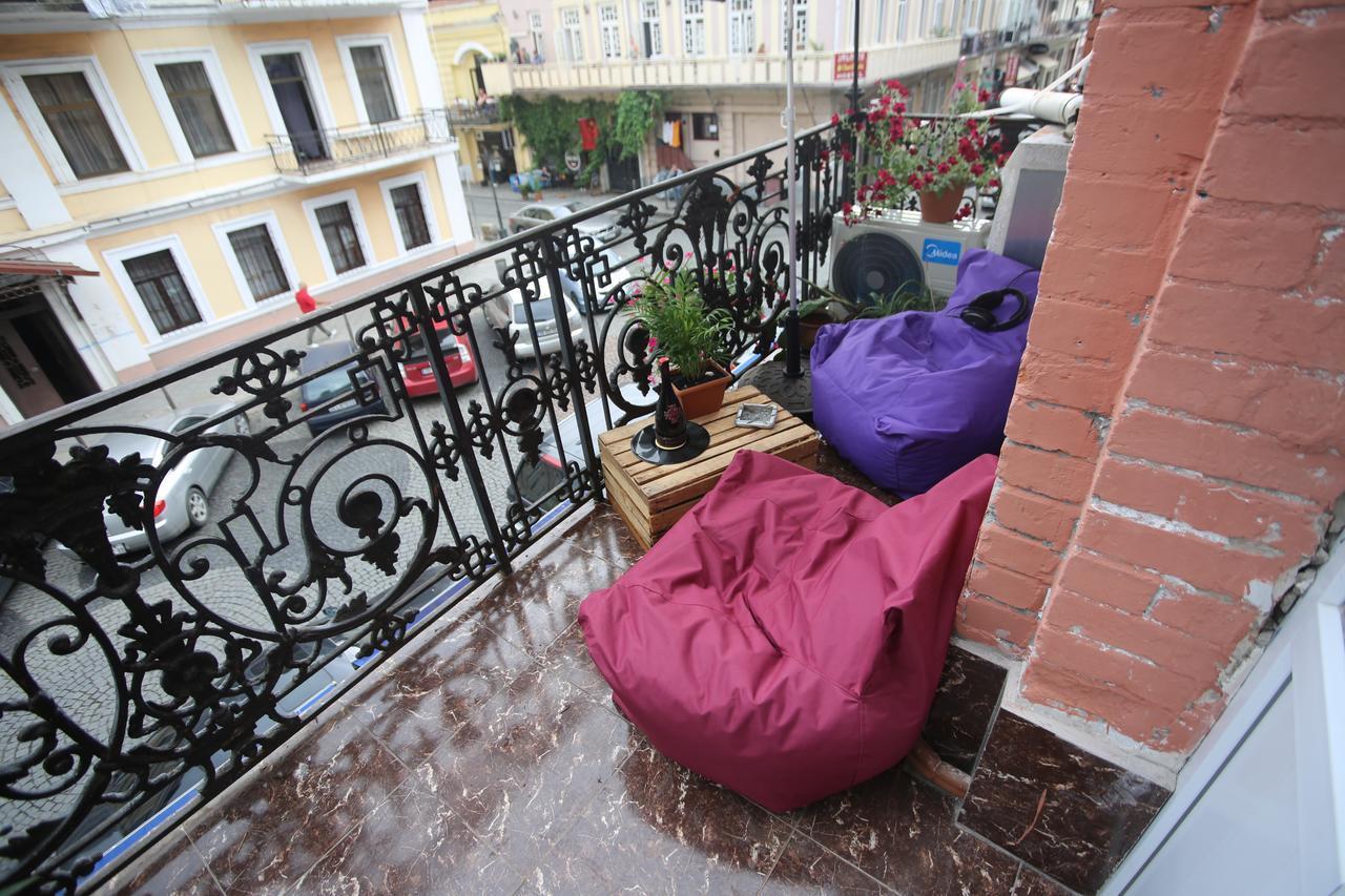 Lilus Hostel Batumi Ngoại thất bức ảnh